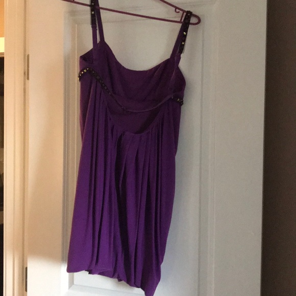 Pretty in purple dress - Picture 2 of 8